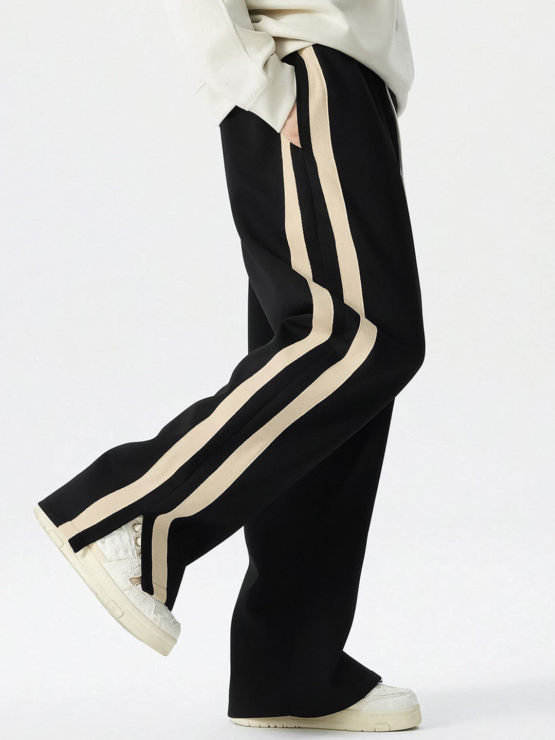 Men Relaxed Fit Mid Rise Track Pant