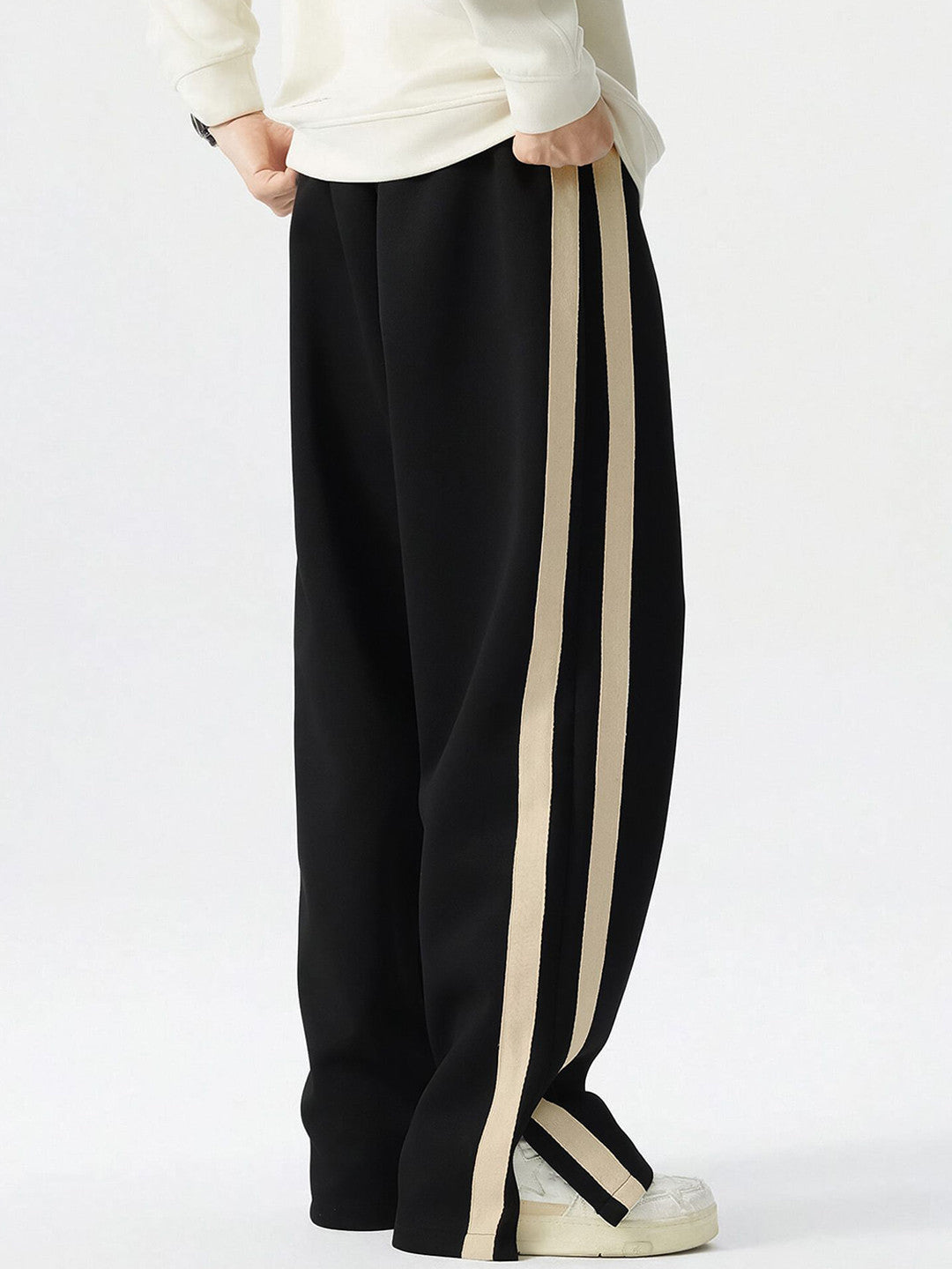 Men Relaxed Fit Mid Rise Track Pant