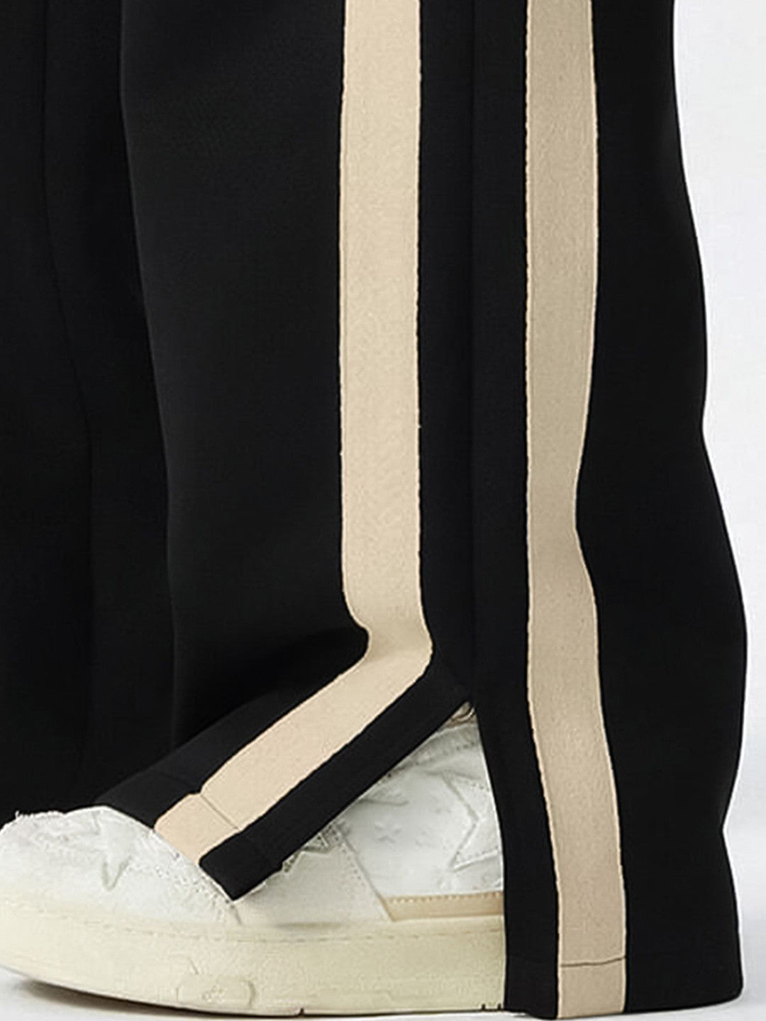 Men Relaxed Fit Mid Rise Track Pant